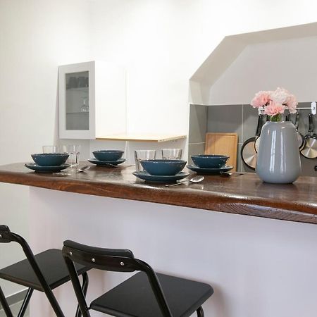 Authentic Apartment In Center Of Parisian Marais Exterior photo
