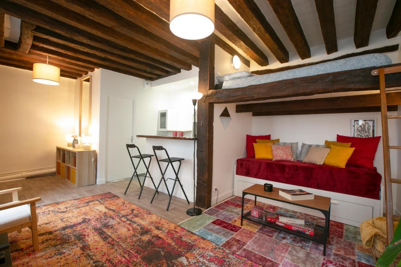 Authentic Apartment In Center Of Parisian Marais Exterior photo