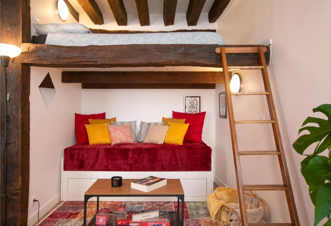 Authentic Apartment In Center Of Parisian Marais Exterior photo