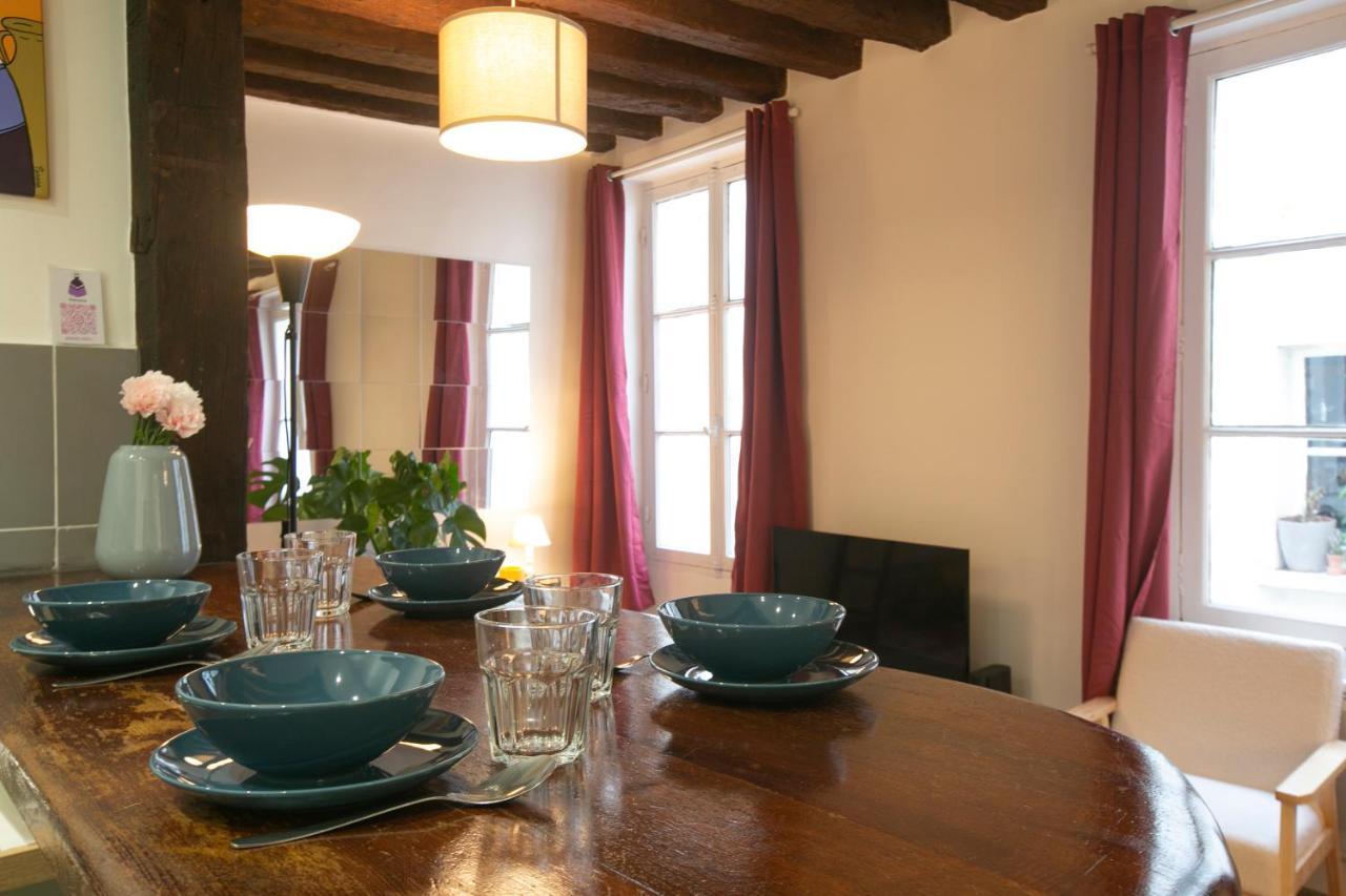 Authentic Apartment In Center Of Parisian Marais Exterior photo